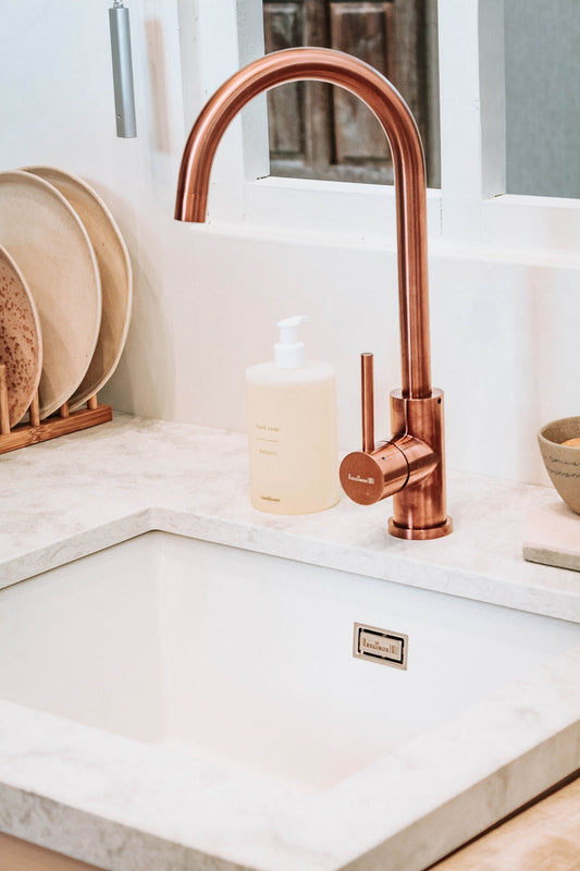 Decoding Kitchen Sinks: Undermount vs. Farmhouse – Pros, Cons, and Which is Right for You in 2025?