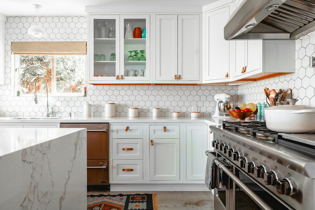 White shaker cabinets with leather pulls 