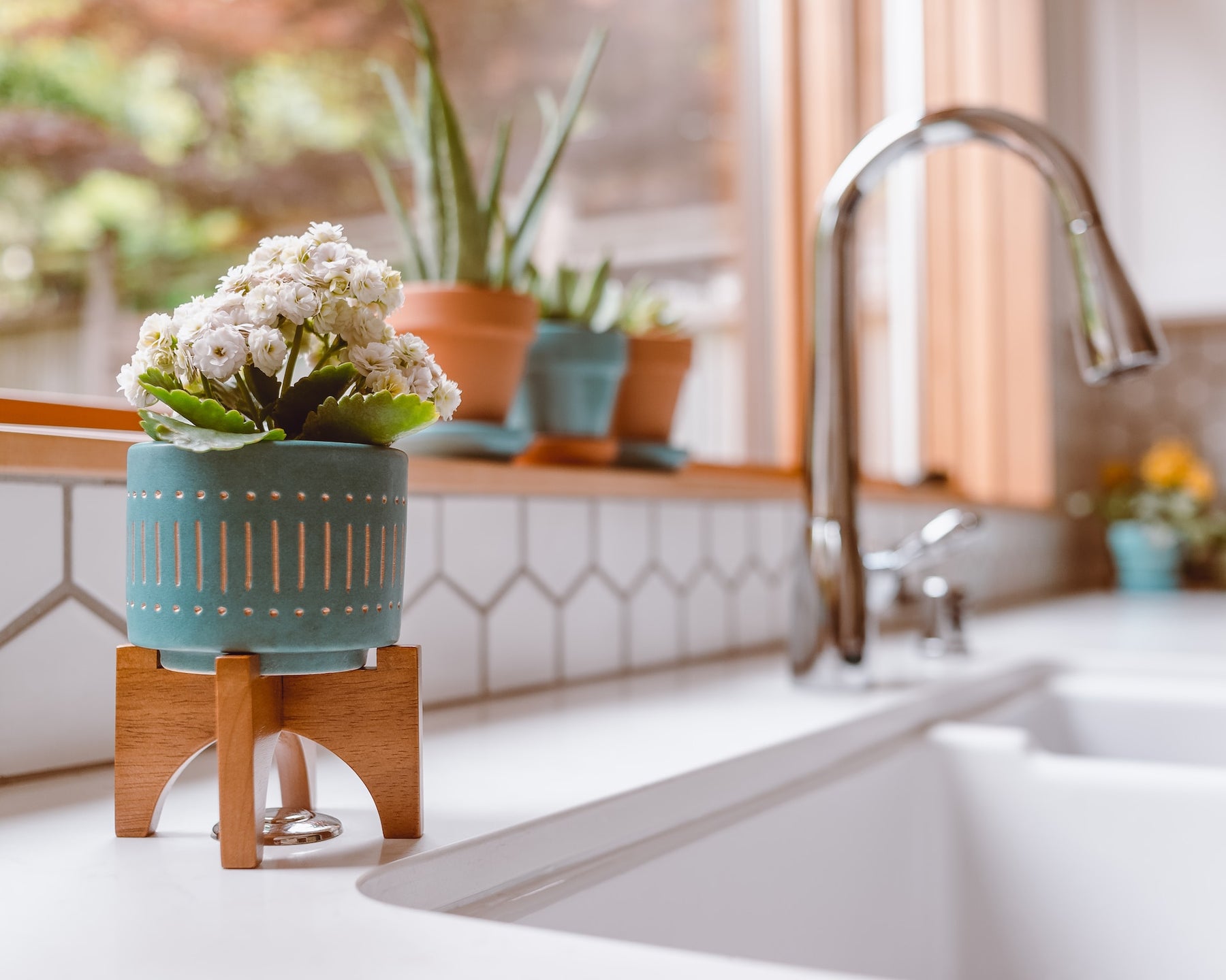 Designing a Modern Kitchen: How Undermount Sinks Elevate the Look