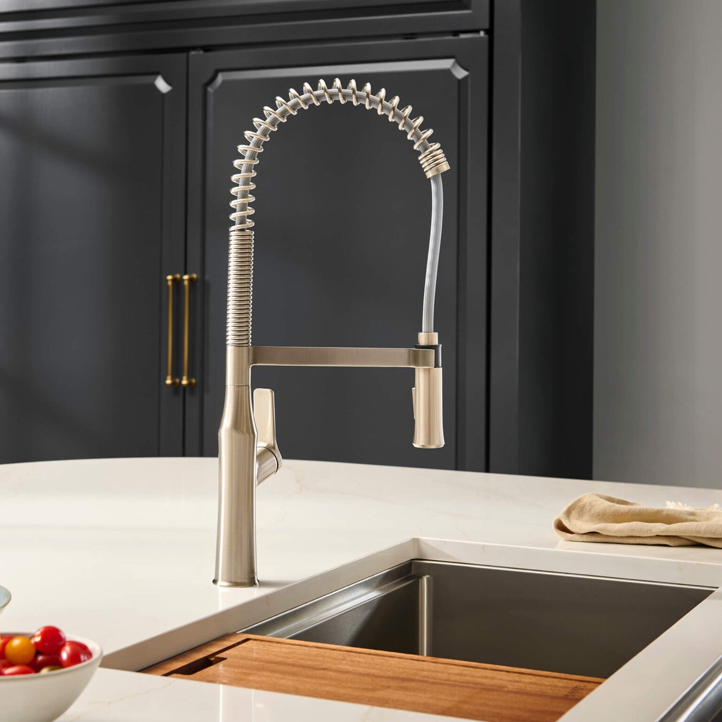 Ruvati Seneca Single Handle Pull Down Kitchen Faucet Tall High Arc Commercial with Pre-Rinse Sprayer